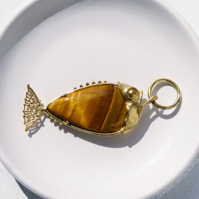 タイガーアイ フィッシュ チャーム / Tiger Eye Fish charms | iichi