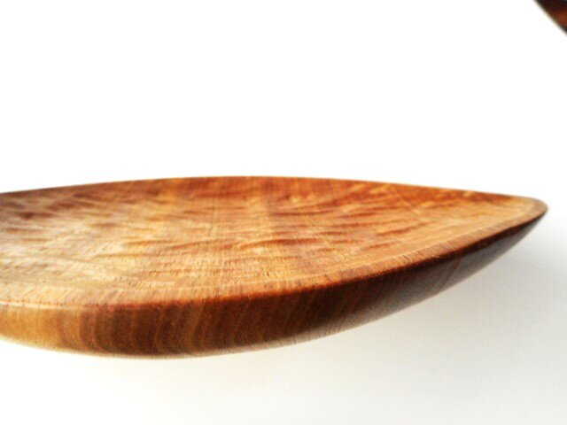 木のお皿 クルミ 手彫り 中皿 葉っぱ型 iichi ハンドメイド・アンティーク・食品・ギフト・手作り