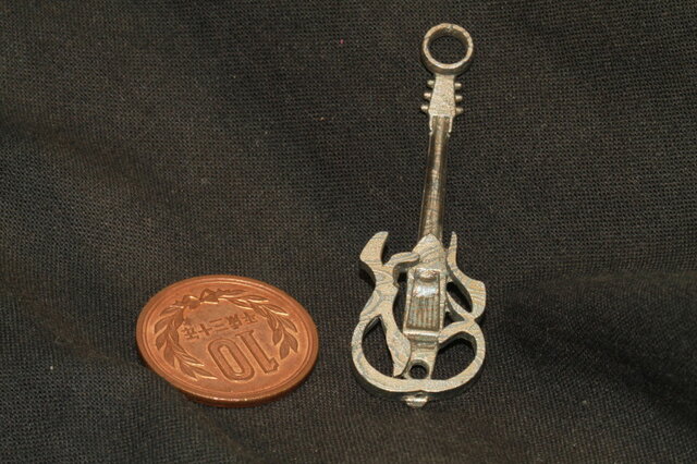 ギター型アクセサリーⅠ　クロム製 ギター型アクセサリーⅡ型 クロム製 | iichi 日々の暮らしを心地よく