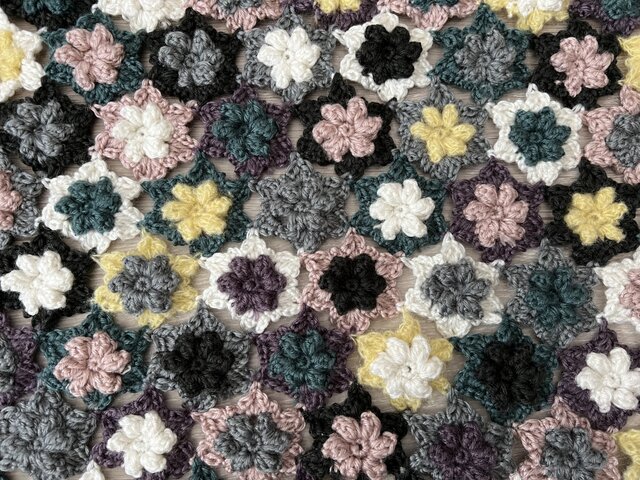 ぎっしりお花のブランケット | iichi 日々の暮らしを心地よくする