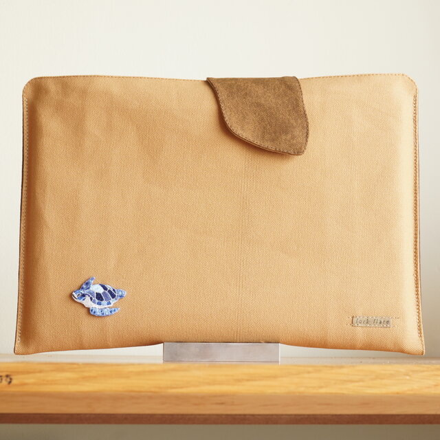 ノートパソコンケース 海亀　サイズ仕立て　キャメルの帆布　岡山産デニム