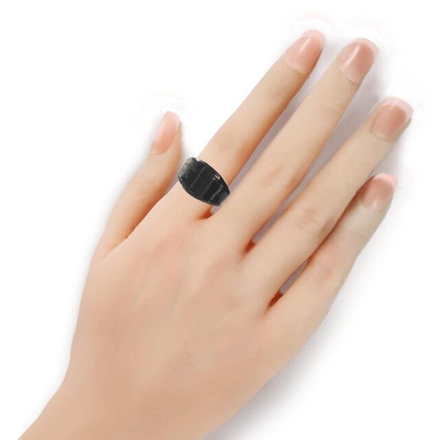 黒 オニキスのような漆黒のリング 大人シックなガラスの指輪 | iichi 