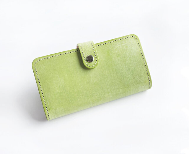 ライムグリーンの iPhoneケース (手帳タイプ) イタリアンレザーMAINE