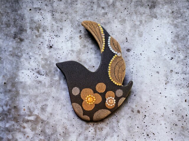 漆ブローチ「鳥華」 | iichi 日々の暮らしを心地よくするハンドメイド