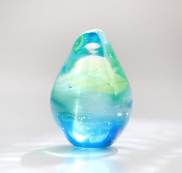 ガラスの雫の小さなオブジェ 「森の清流」 | iichi 日々の暮らしを
