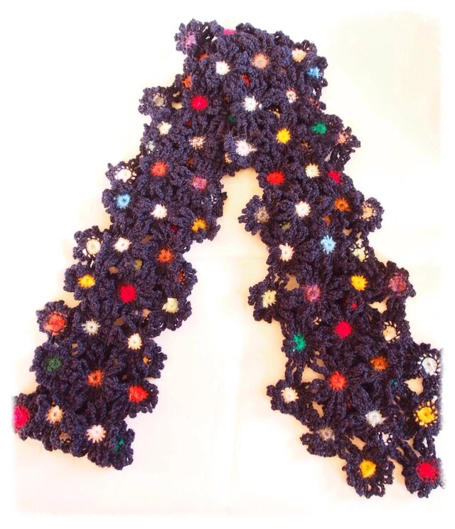 *マーガレットモチーフのマフラー*　小ぶりでちょっと長め/濃紺