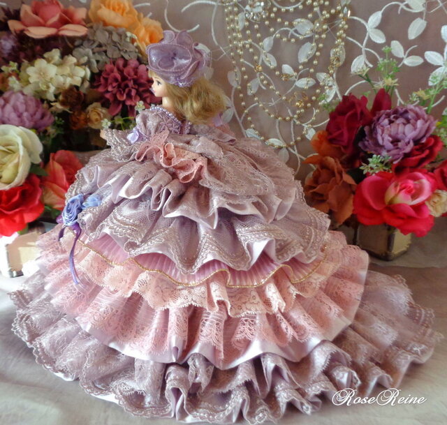 エリザベート王妃 麗しのラブリーローズ 13段フリルのアンティーク