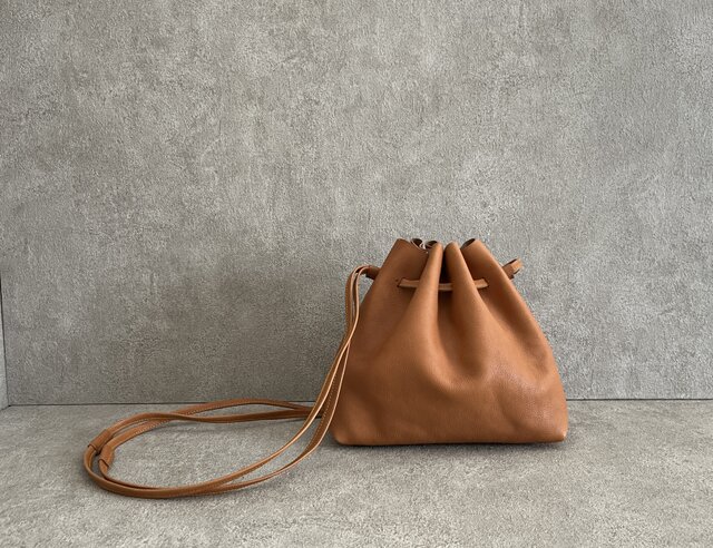 ☆希少美品☆ SLOW＆CO BEAMS 巾着バッグ 極美品 レザー 牛革 slow&Co BEAMS 巾着レザーバッグ 新品同様 BEAMS SLOW&CO