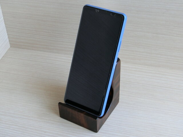 携帯・スマホスタンド（トチ） | iichi 日々の暮らしを心地よくする