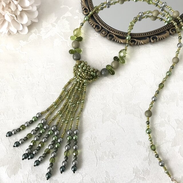 クラシカル ビーズ タッセル Ｙ字ネックレス　オリーブ グリーン 黄緑 Yネックレス ロングネックレス