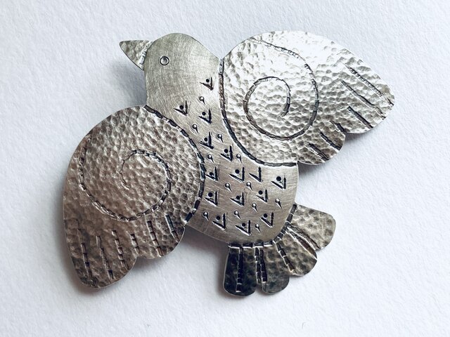 鳥のブローチ 鳥のブローチ | iichi 日々の暮らしを心地よくするハンドメイド