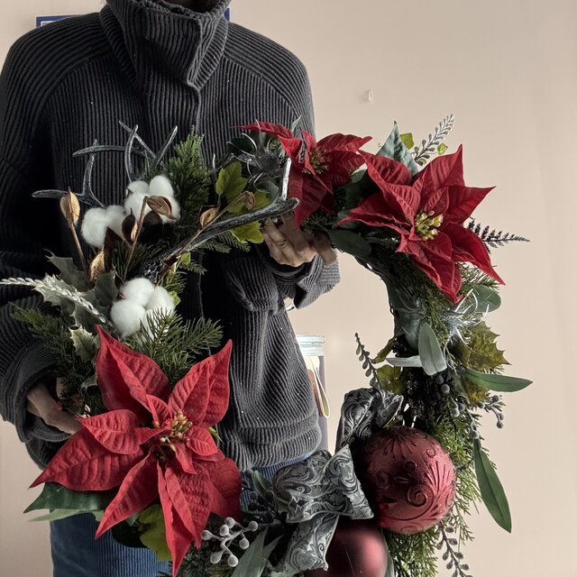【超特大65cm】深紅ポインセチアとベルの豪華クリスマスリース 50cm】即発！ゴシックノエル・クリスマスリース｜深紅のポインセチアと