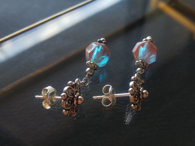 アンティーク サフィレット（約7.7㎜）silver925flowerピアス | iichi