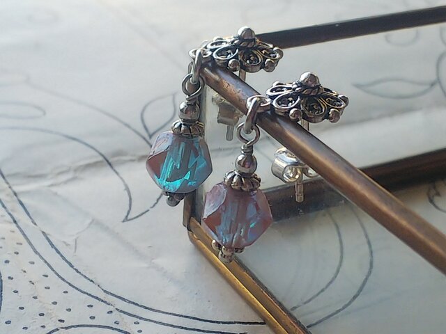 アンティーク サフィレット（約7.7㎜）silver925flowerピアス | iichi