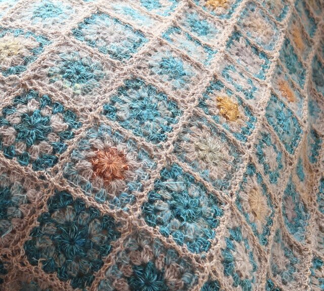 手編みのブランケット（ネモフィラ） | iichi 日々の暮らしを心地よく