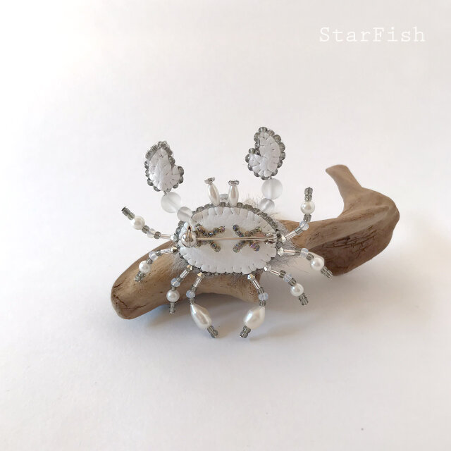 毛ガニ】もふもふ蟹 Crab ビーズ刺繍 ブローチ(L58)《期間限定