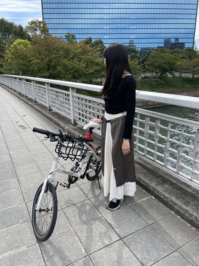 『巻き込み防止エプロン』 ロングスカートの巻き込み防止に!! 自転車・デスク作業でのスカートの巻き込み防止に!!の画像1枚目