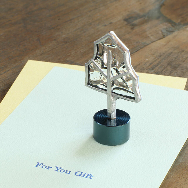 ペーパーウエイト　小さなもみの木　ステンドグラス 　クリアガラス＆シルバー