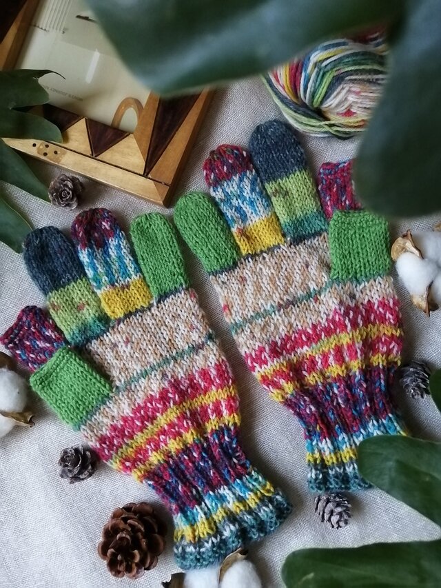 春色手袋〜オパール毛糸のスマホ対応５本指手袋