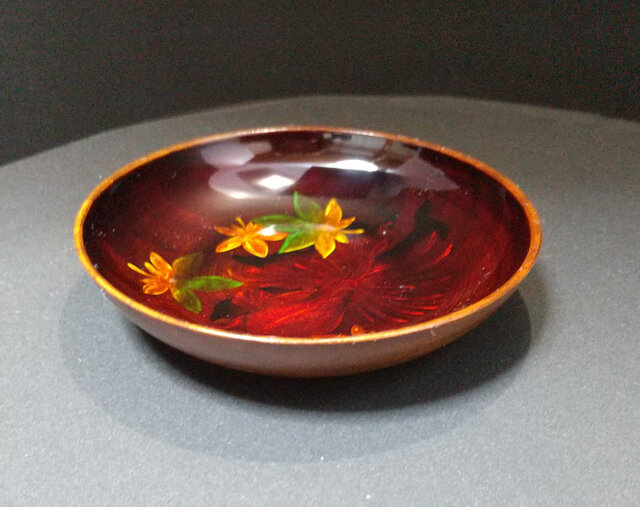 骨董品 皿 絵柄 紅葉 紅葉と游ぐ金魚のお皿(赤金魚) | iichi 日々の暮らしを心地よく