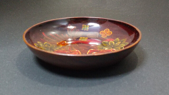 水に遊ぶ紫陽花と金魚のお皿(赤金魚) | iichi 日々の暮らしを心地よく