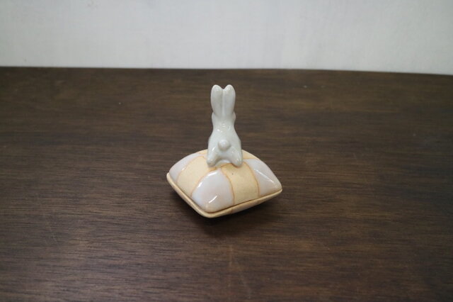 香合　うさぎ　焼き物 うさぎの香合 | iichi 日々の暮らしを心地よくするハンドメイドや