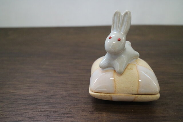 うさぎの香合 | iichi 日々の暮らしを心地よくするハンドメイドや