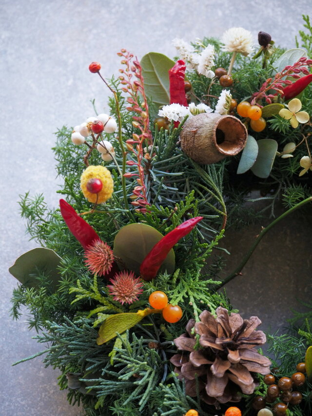 木の実とヤドリギのリース | iichi 日々の暮らしを心地よくする