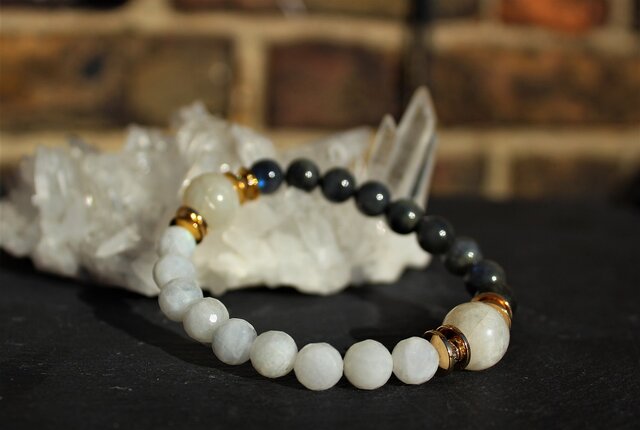 ホワイト＆ブラックムーンストーン 神聖なる女性性の石 | iichi 日々の