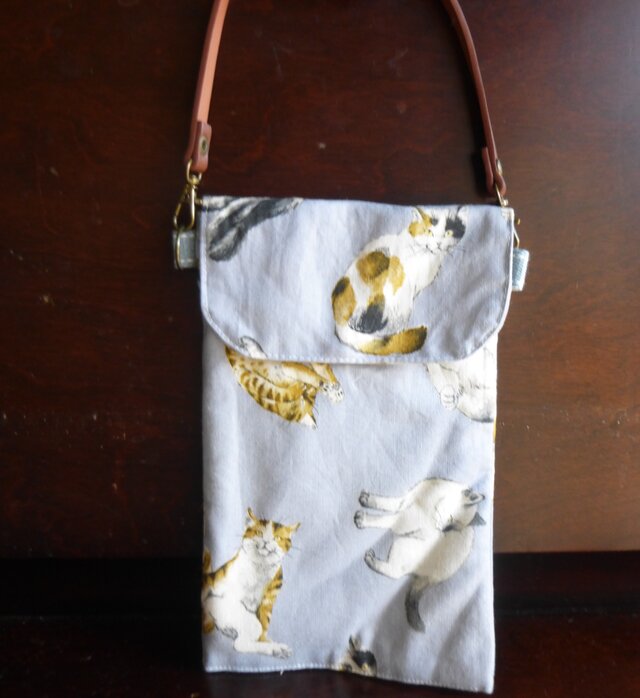 ちょい悪顔の猫プリントのスマホケース（送料無料）