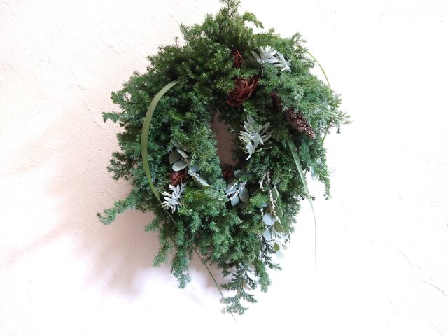 森のクリスマスリース | iichi 日々の暮らしを心地よくする