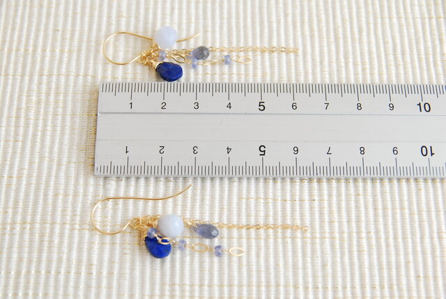ラピスラズリと青い石の2種のチェーンのピアス 14kgf | iichi 日々