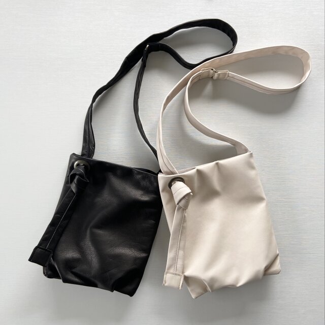 馬革スッキリ縦型ポシェット＊ビッグハトメ＊アンティーク金具