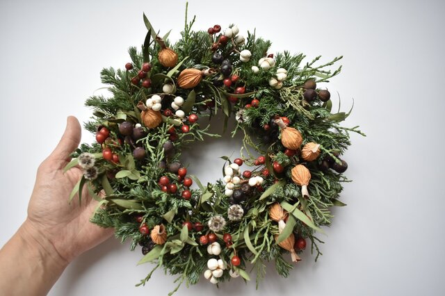 木の実のクリスマスリース | iichi 日々の暮らしを心地よくする