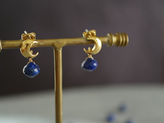 月とラピスラズリのピアス/イヤリングの画像1枚目