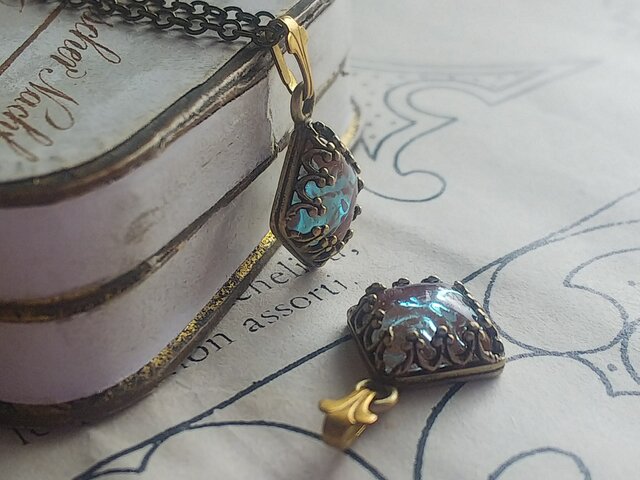 アンティーク サフィレット（スクエア型 8㎜）フルール・ド・リス