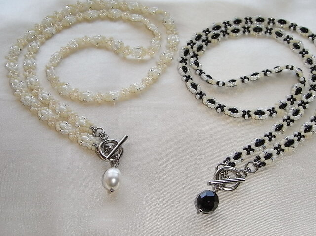 花結び*淡水真珠 ステンレス オフルームビーズネックレス