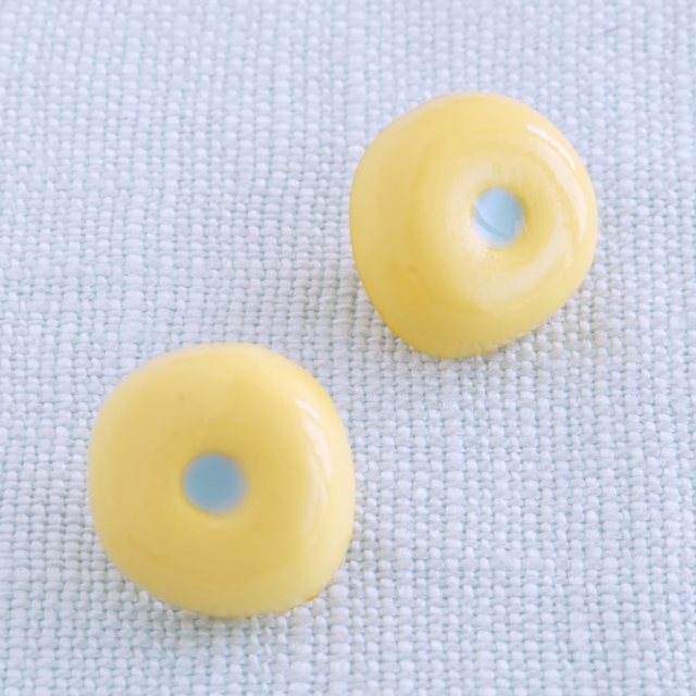 (3個) 11mm クリーム色のボタン フランス製の画像1枚目