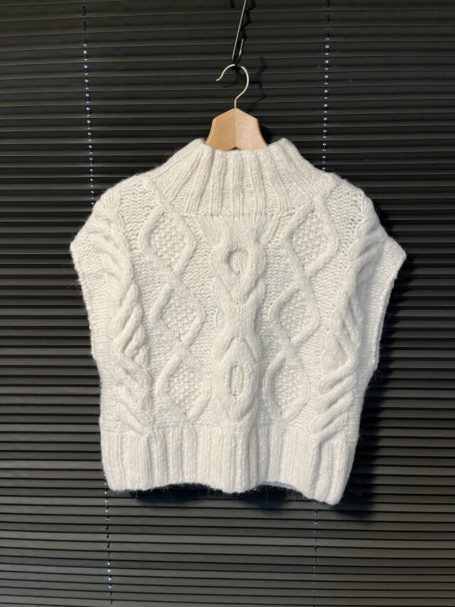 アルパカ　ハイネックベスト　　ホワイト