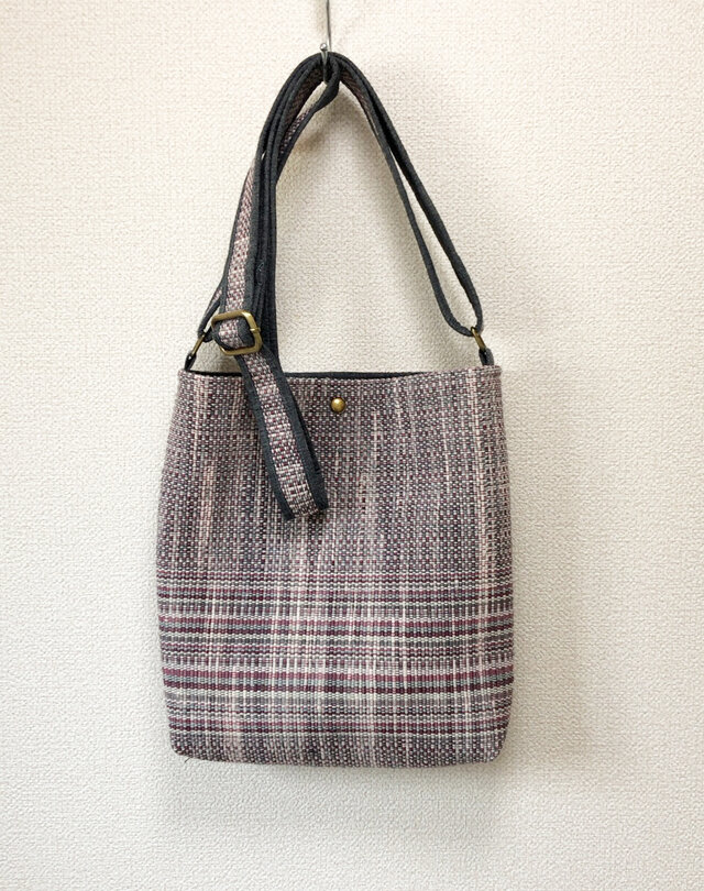 裂き織り　縞柄ショルダーポシェット（ピンク×グレー系）