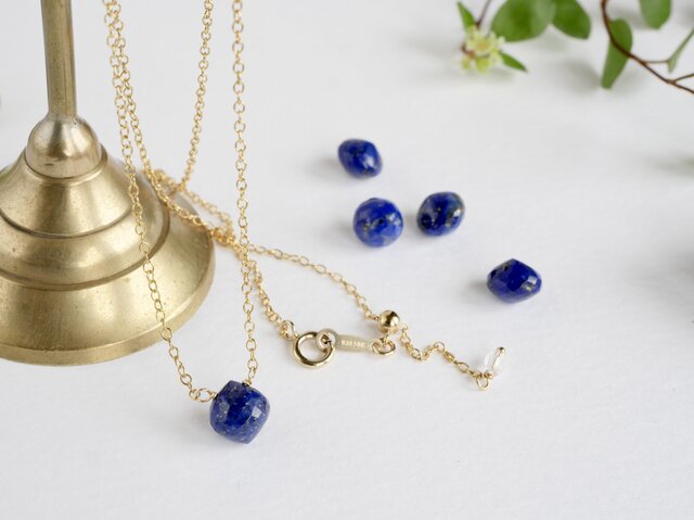 495/14kgfラピスラズリと青系小粒チャーム 最低 価格ハンドメイド・手芸 - 495/14kgfラピスラズリと青系小粒