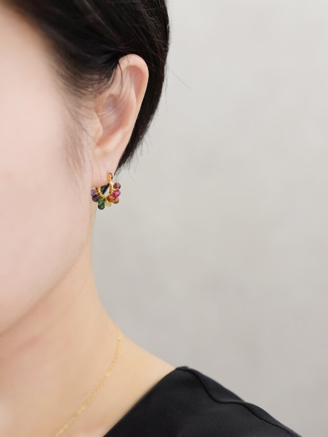 秋冬限定【チタンピアス】虹色 レインボー 天然石／深み くすみカラー