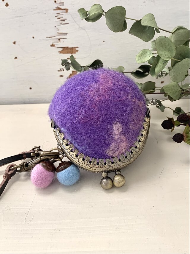 羊毛フェルトのまんまるがま口（パープル）