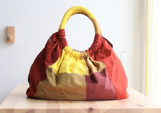 古布を使った 赤いころんとバッグ | iichi 日々の暮らしを心地よくする