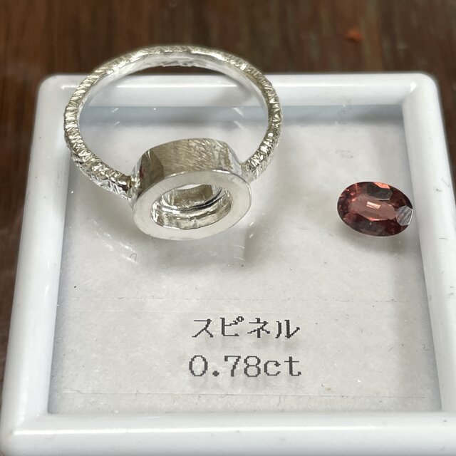 スピネル ダークレッド オーバルカット 0.78ct ぷっくり石座 シルバー