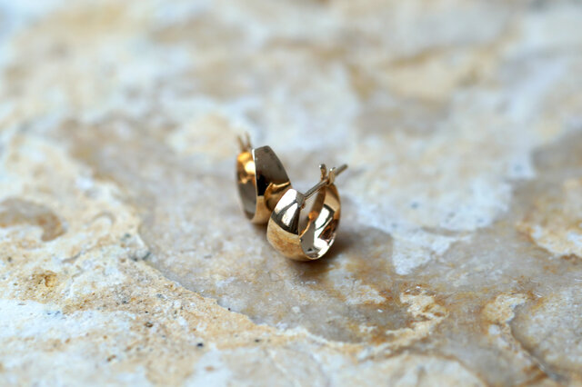 送料無料】K10 ムーンフープピアス 5mm×10mm ペア | iichi 日々
