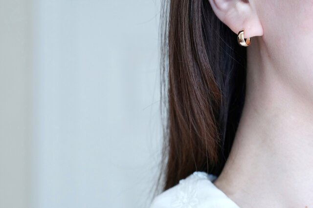 送料無料】K10 ムーンフープピアス 5mm×10mm ペア | iichi 日々