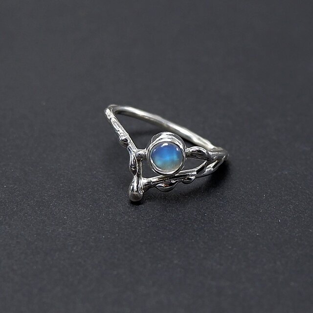 アンデシン・ラブラドライトのデザインリング（イエローグリーン