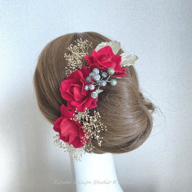 赤い薔薇とゴールドのカスミソウのヘッドドレス　ウェディング　ブライダル　結婚式　赤　薔薇　バラ　髪飾り　美女と野獣
