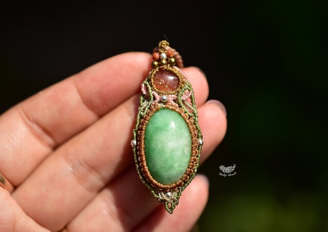 大地と太陽☆サンストーン＋翡翠☆マクラメネックレス808